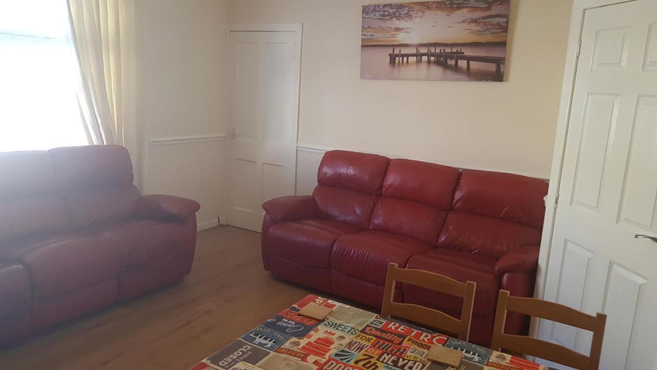 Ardrossan 2 Bedroom Flat מראה חיצוני תמונה